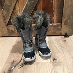Sorel boots never worn tags taken off